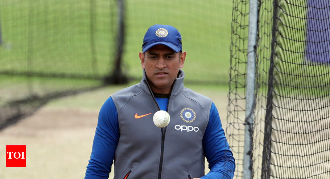 Dhoni to do commentary during day-night Test?