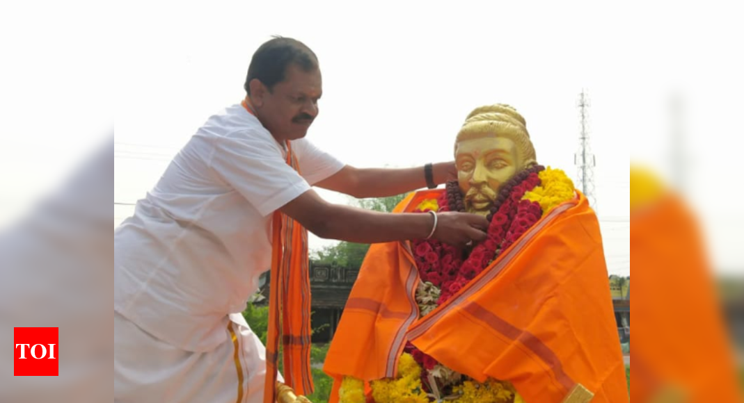 hindu makkal katchi leader arjun sampath arrested for draping saffron shawl on thiruvalluvar statue chennai news times of india hindu makkal katchi leader arjun