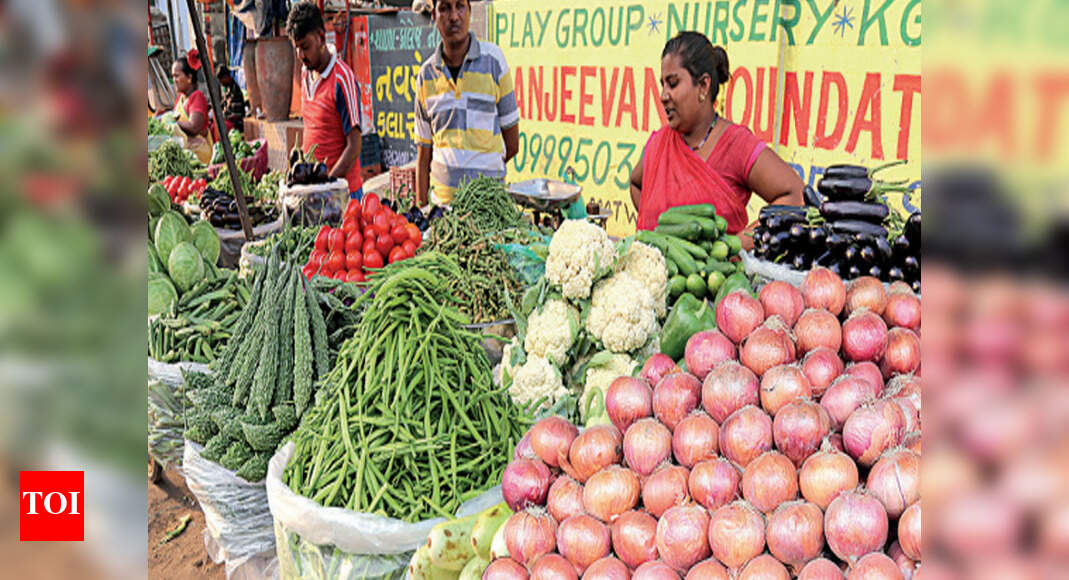 Gujarat Onion hovers near Rs 100/kg mark; garlic shoots to Rs 300