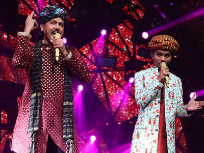 Mame Khan and Azmat Hussain perform together on Indian Idol 11