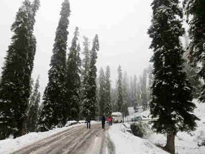 Season’s first snowfall kills 6 in Kashmir