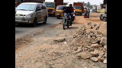 On their way to work, commuters run into dust storms, every day in Chennai