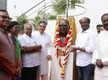 
Kamal Haasan unveils the statue of K Balachander
