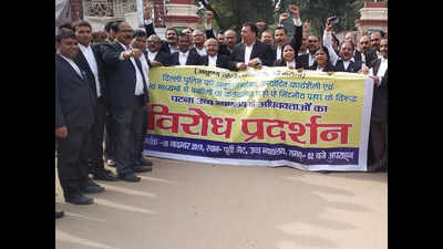 Tis Hazari incident:Routine work at Patna civil court paralysed as lawyers abstain from work