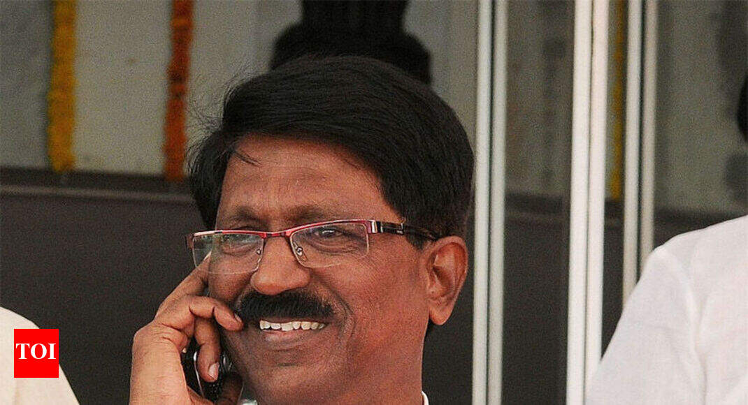 Live: Shiv Sena leader Sanjay Raut briefs media