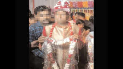 Bride sways away as groom breaks into 'nagin' dance in Uttar Pradesh
