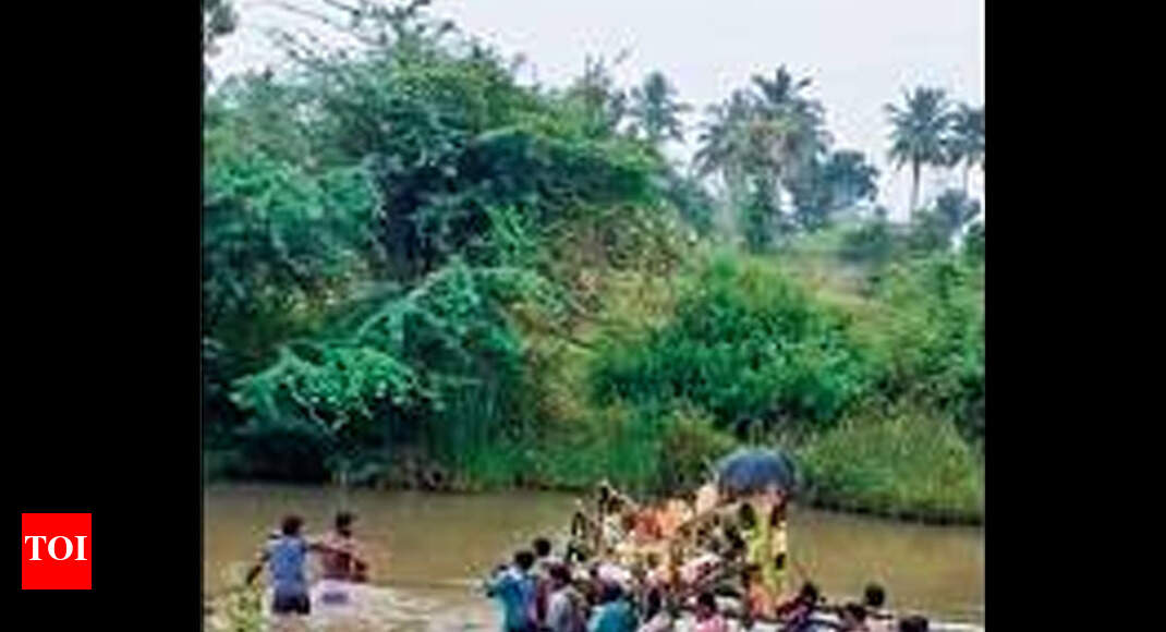 Mourners have to wade through four-feet-deep muddy river to reach village burial ground - Times of India