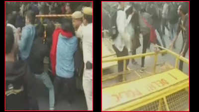 Delhi: JNU students protest over fee hike