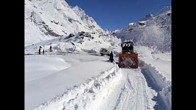 Shimla: Rohtang road to open today evening