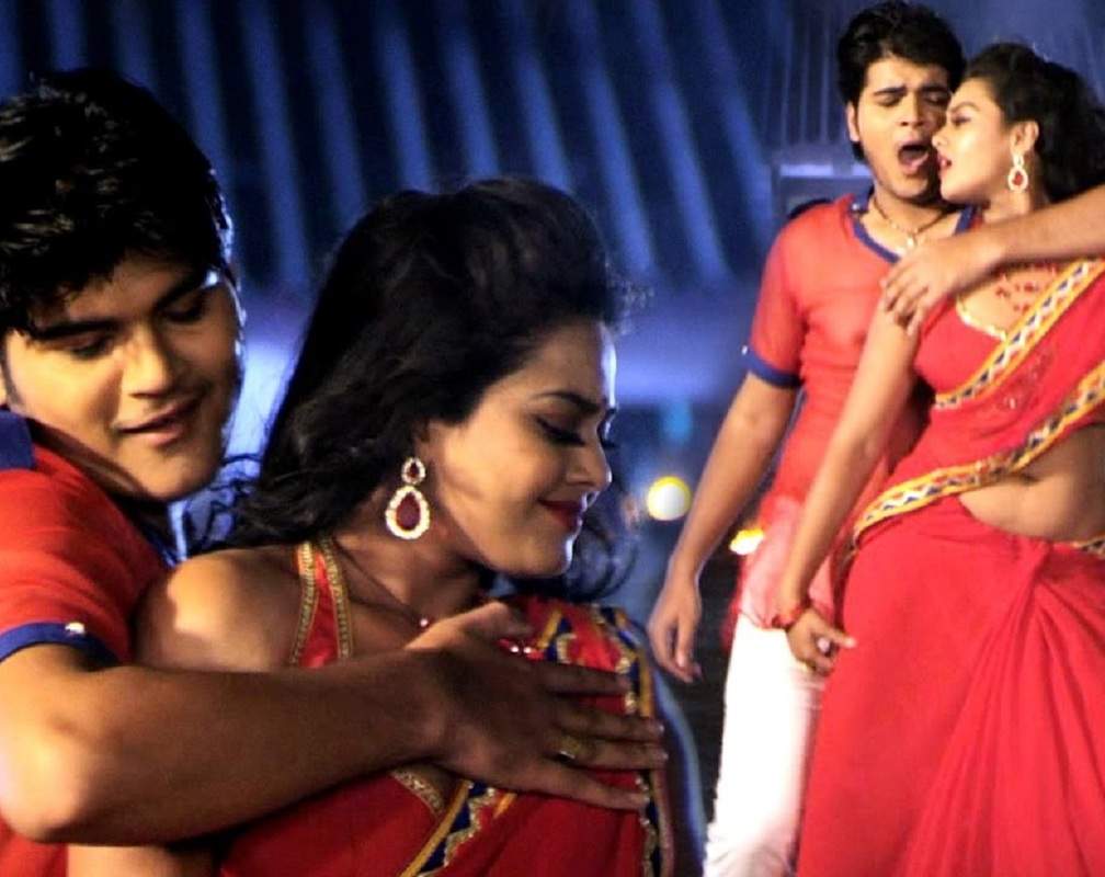 
Watch: Bhojpuri Song 'Paijama Khuti Par' from 'Hukumat' Ft. Arvind Akela Kallu and Tanushree Chatterjee
