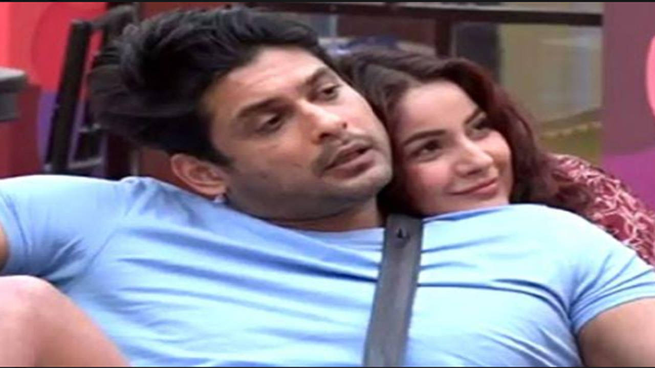 Bigg Boss 13 Sidharth Shukla and Shehnaz Gill kiss and patch up