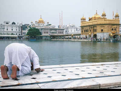 Vicky Kaushal wishes fans Gurupurab with an unseen picture from the Golden Temple