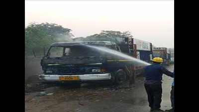UP: One killed, two suffer burns after LPG cylinders laden truck catches fire in Unnao