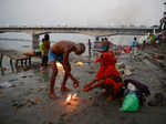 Kartik Poornima: Pilgrims take holy dip in Saryu river