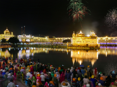 Gurpurab celebrated with religious fervour, lakhs offer prayers at gurdwaras across country