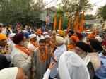 550th Gurpurab: Muslims give floral welcome to Sikh procession