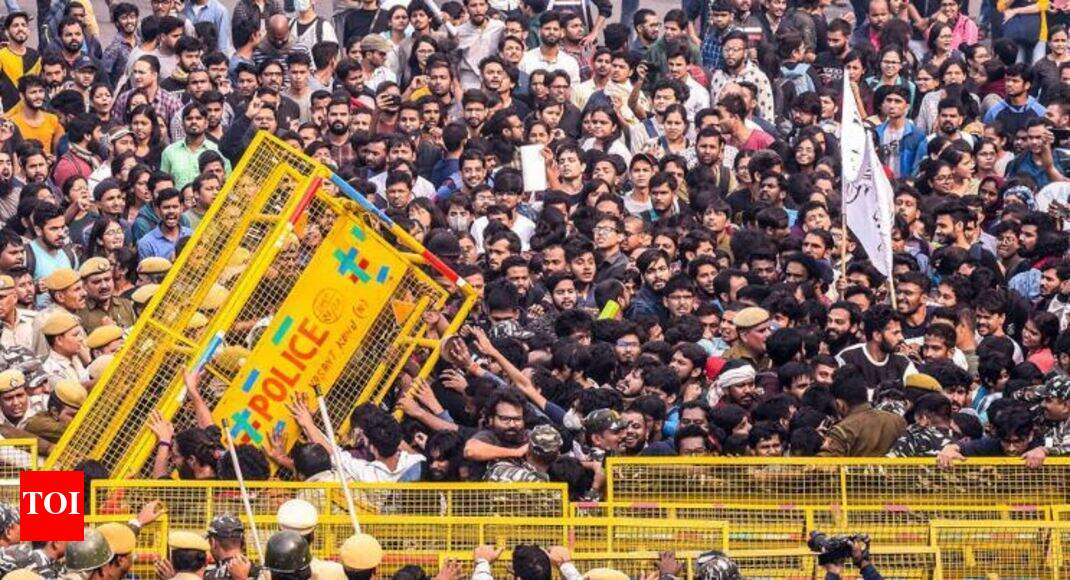 JNU partially rolls back hike in hostel fees