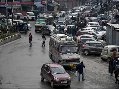Markets open for longer hours, public transport back on roads in Srinagar