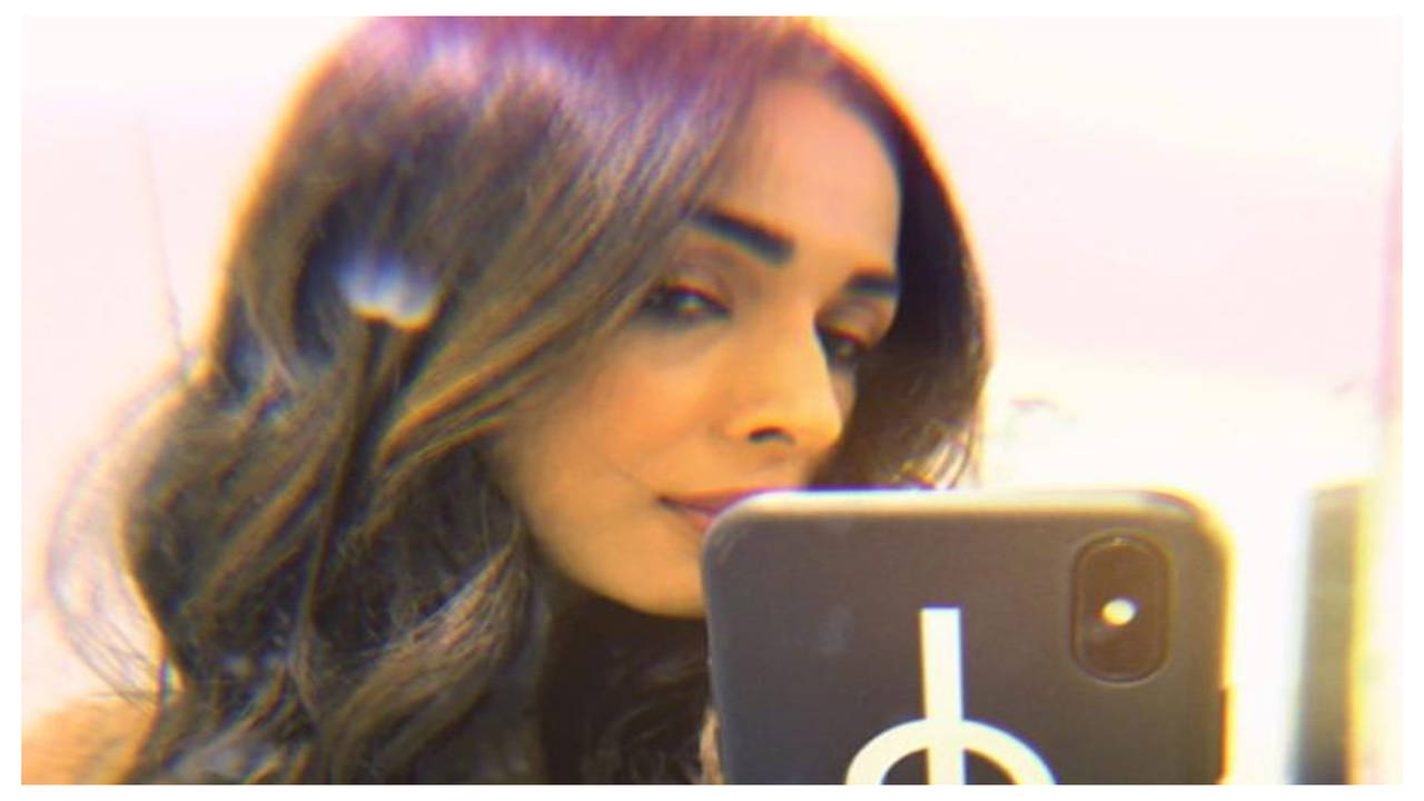 Photo: Malaika Arora flaunts her new hair-do in her latest mirror selfie