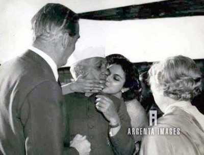 FAKE ALERT: Nehru’s picture with niece shared saying he was trying to kiss British woman