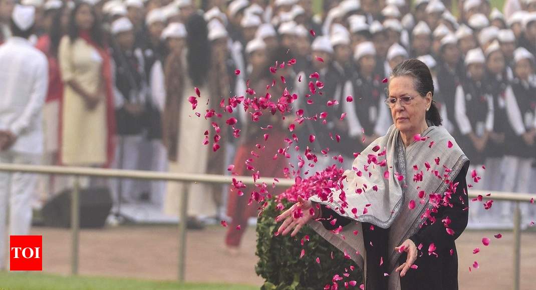 Those in government want to take India backward: Sonia Gandhi
