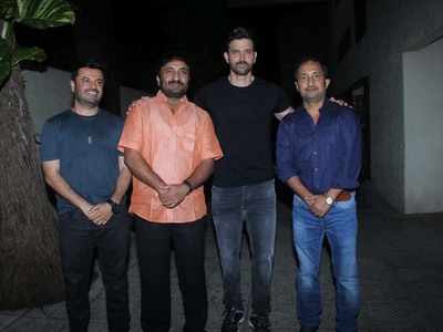 Photos: Hrithik Roshan hosts a special dinner for Anand Kumar to celebrate the success of 'Super 30'