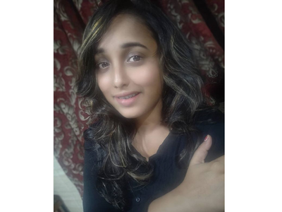 Rani Chatterjee treats fans with a no-makeup seflie