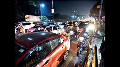 Motorists face daily traffic ordeal on Pune-Solapur Road