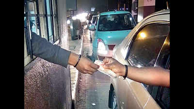 Three of four transactions at Karnataka toll plazas still in cash: NHAI