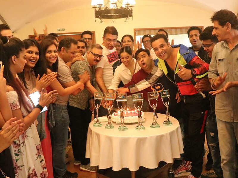 Krushna Abhishek Sumona Chakravarti Kiku Sharda Celebrate As The Kapil Sharma Show Bags Six Awards See Pics Times Of India the kapil sharma show bags six awards