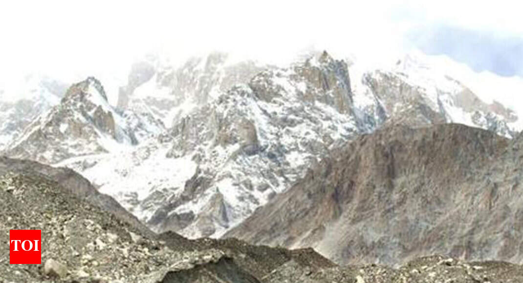 8 soldiers trapped after avalanche hits Siachen