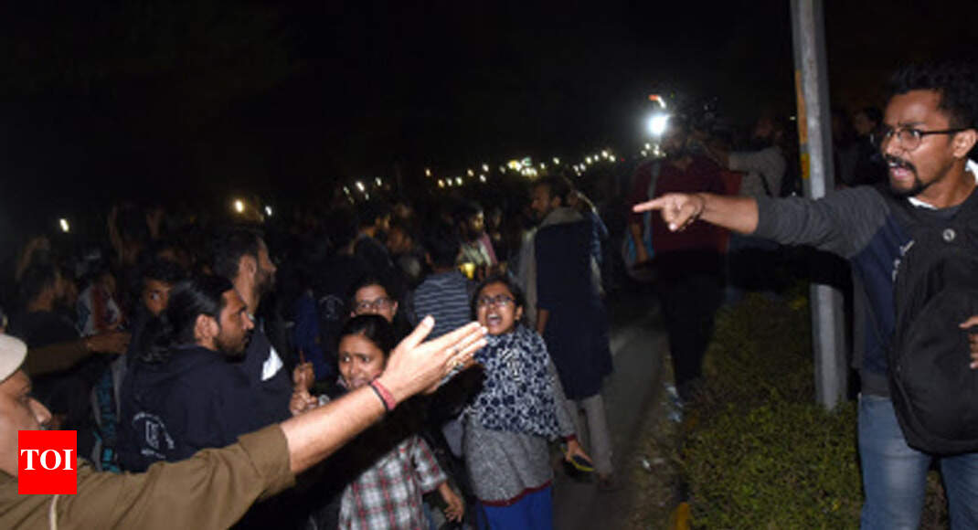JNUSU office-bearers taken to meet HRD secy