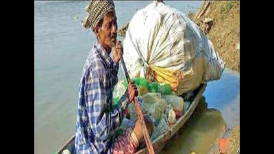 West Bengal: The man who clears plastic waste from the Ganga