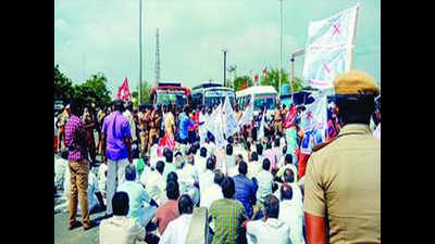 Farmers stage protest against high-tension power lines, detained