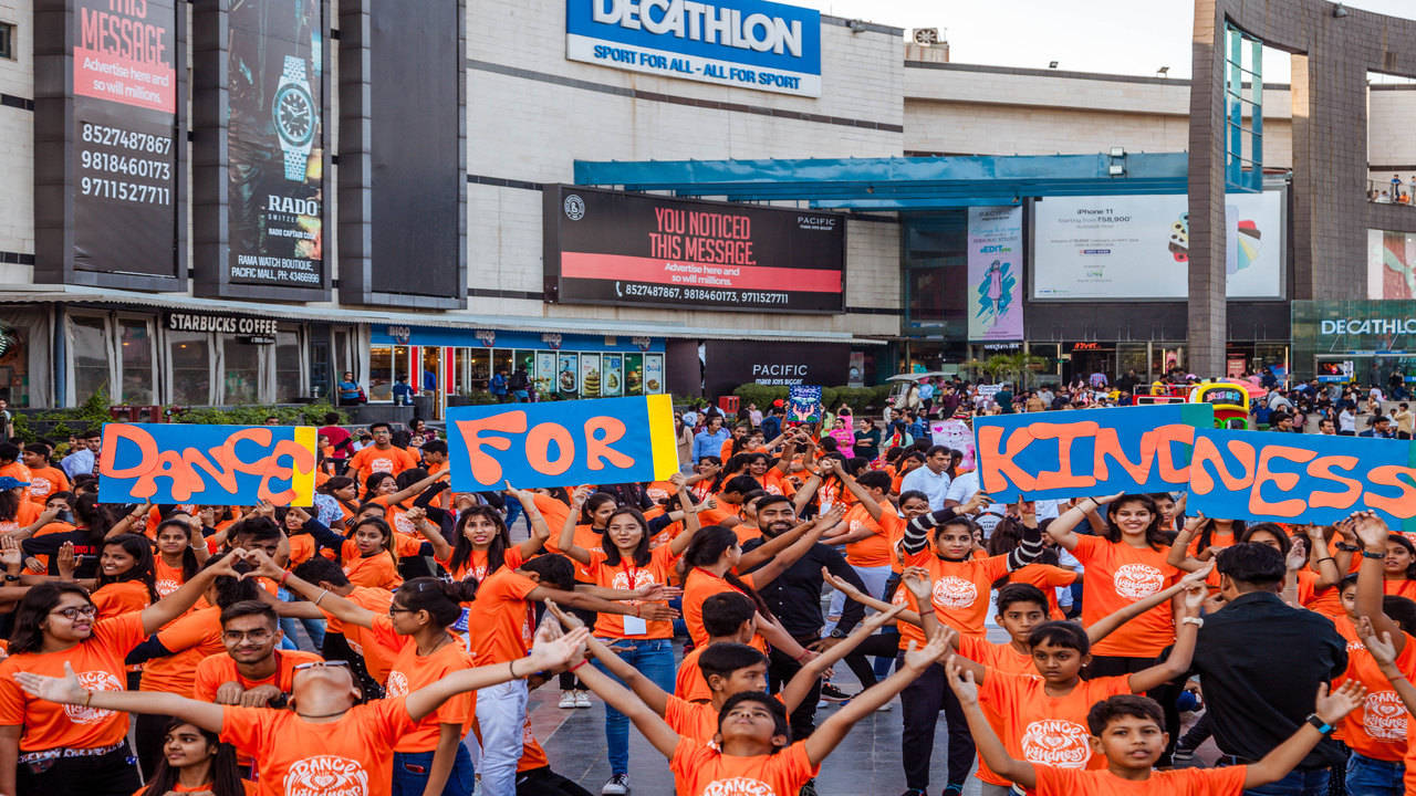 Flashmob in Delhi to spread the message of kindness towards