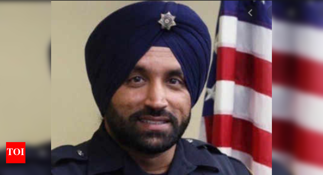 Houston police honour fallen Indian-American policeman, change dress