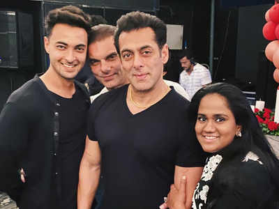 View pic: Salman Khan poses with sister Arpita Khan Sharma and Aayush Sharma at their anniversary bash