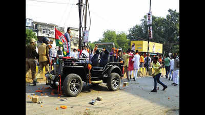 Varanasi: Two rival groups of students clash at MGKV, inspector injured