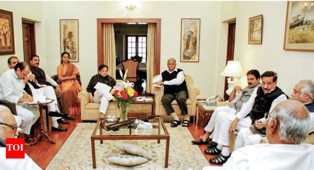 Live: Uddhav and Aaditya Thackeray meet Pawar