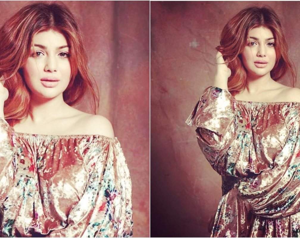 
Ayesha Takia looks like a breath of fresh air in this new glamorous picture!
