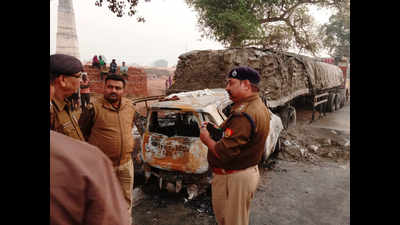 UP: Car catches fire after collision, 5 of family charred to death