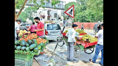 Illegal vendors grab roadsides in Mohali