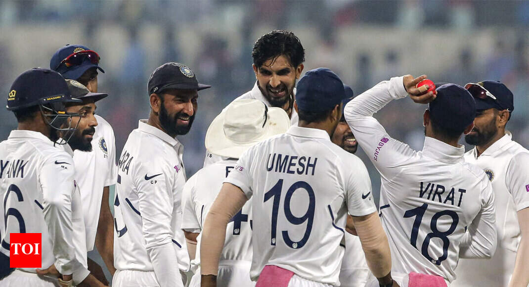 D/N Test Live: India 4 wickets away from big win