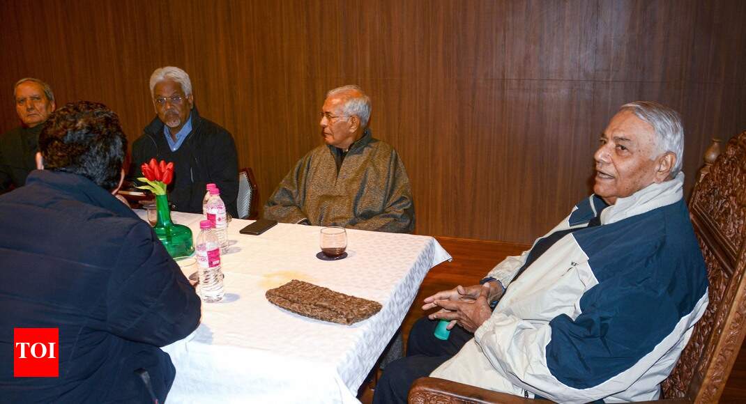 Civil society delegation not allowed to move out of Srinagar