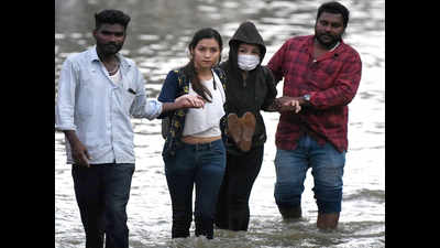Karnataka: Hulimavu Lake breach hits 1,000 families, sinks 300 cars