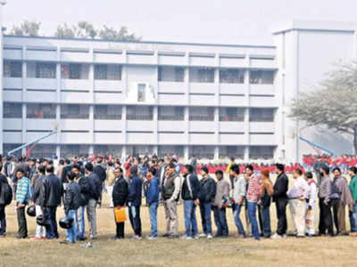 Time For Parents To Stand In Queues For Admissions In Patna