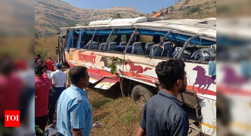 Two killed, 25 injured as MSRTC bus overturns on PuneSatara road