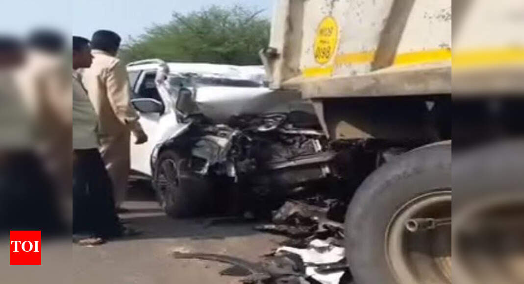 MP: 4 killed, 1 injured as car rams into truck in Dhar | Indore News ...