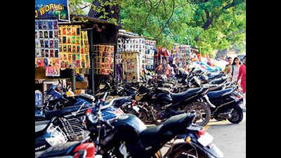 In Madras high court vicinity, Burma Bazaar shops rule pavement for years