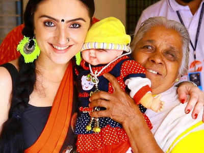 Paris Laxmi visits Gandhibhavan in Pathanapuram